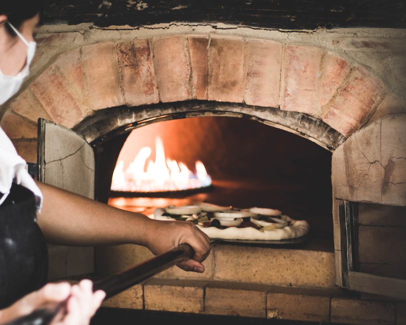 La Vecchia Scuola Traditional Pizza Oven